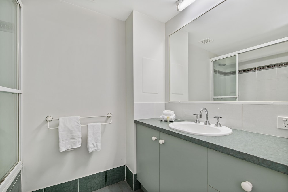 Apartment, 2 Bedrooms (Levels 2-5) photo 3