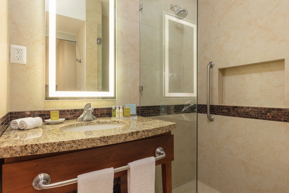 Room, 1 Queen Bed, Non Smoking, Refrigerator