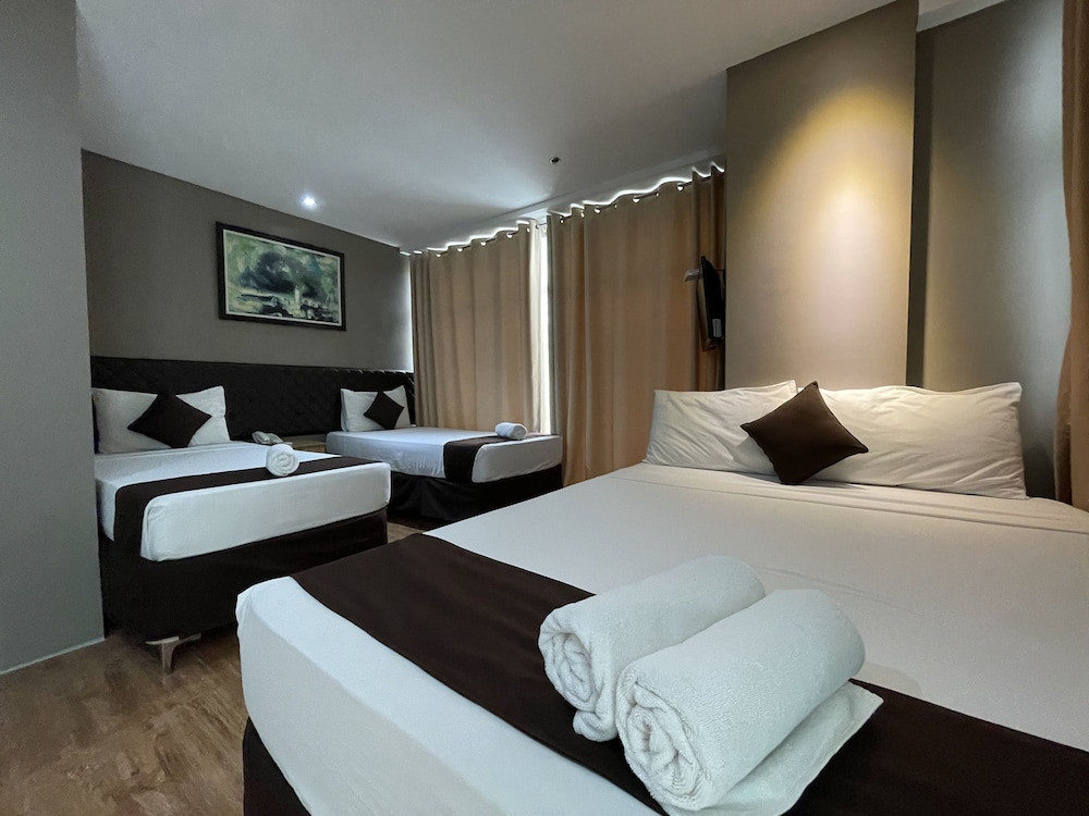 Quadruple Room - Photo 7