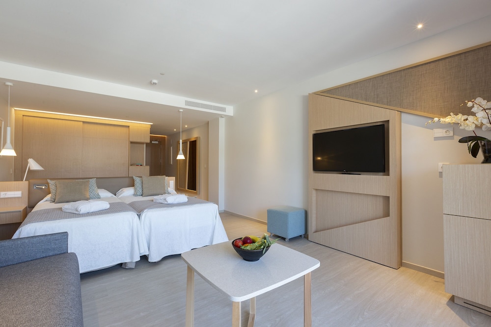 Family Studio, Balcony (4 adults)