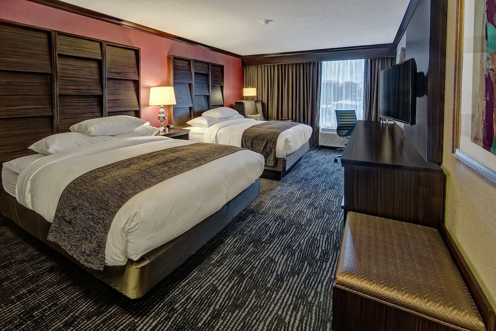 Room, 2 Queen Beds, Accessible, Bay View (Roll-In Shower)