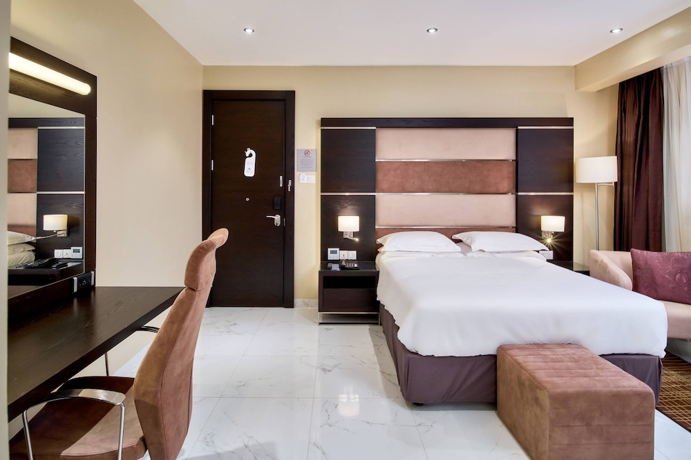 Executive Suite, 1 Bedroom, Non Smoking, City View (Balcony) photo 1