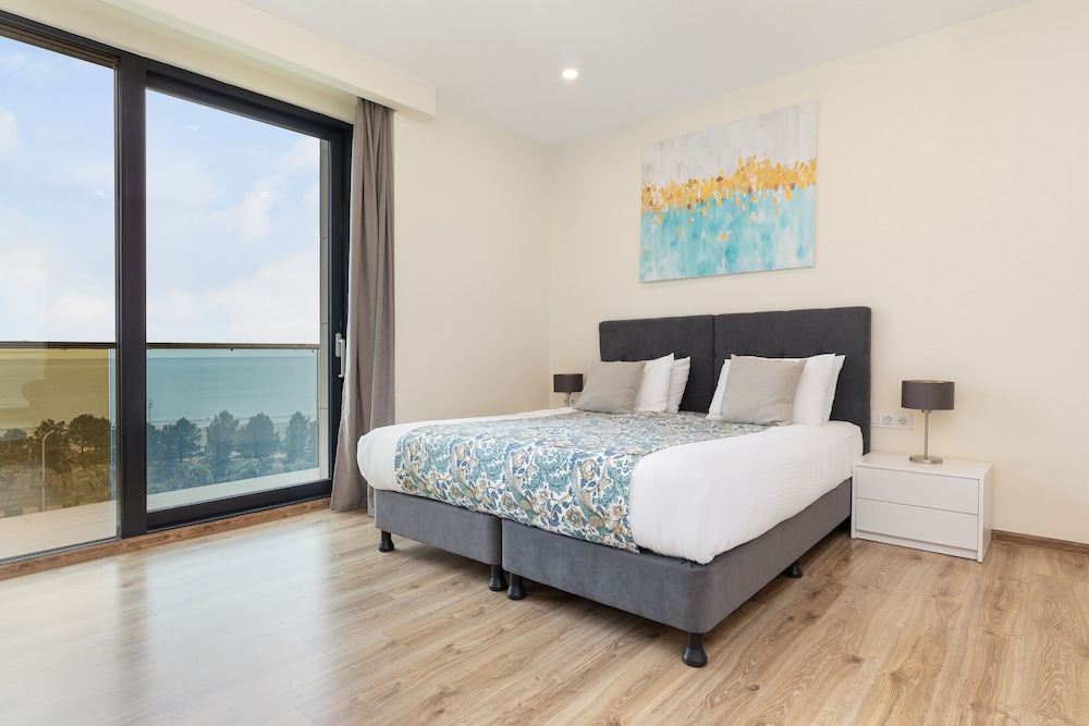 1 Bedroom Sea View & Balcony - Photo 1