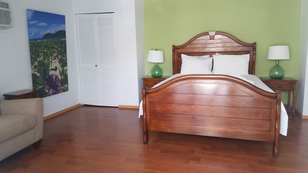 Basic Room, 1 Queen Bed, Balcony