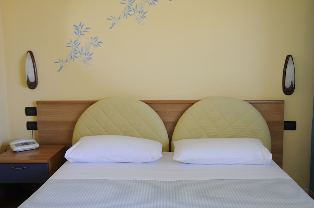 Economy Double Or Twin Room photo 3