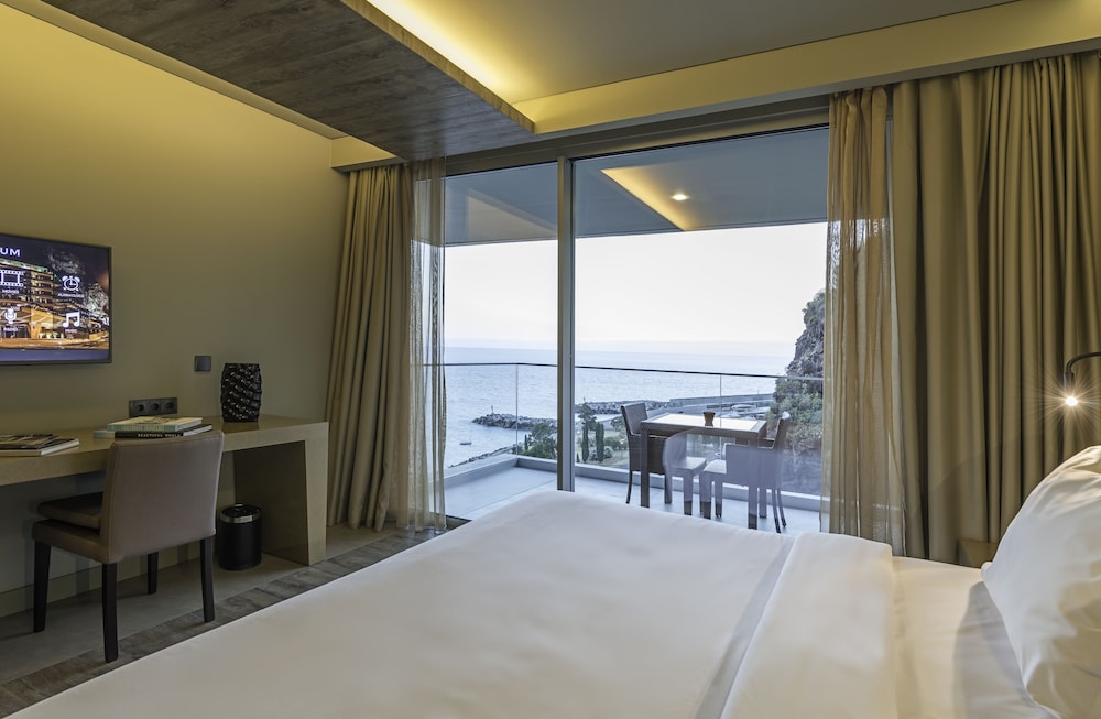 Side Ocean Room