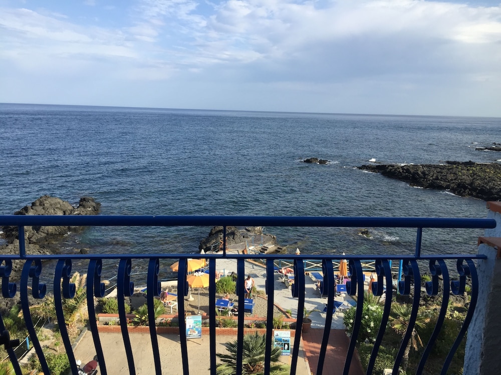 Superior Double or Twin Room, Sea View - Photo 2