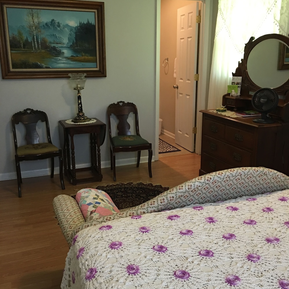 Deluxe Room, 1 Queen Bed, Garden View (Blue Room) photo 1