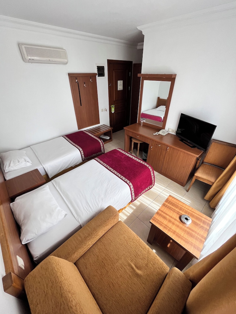 Double or Twin Room with Sea View photo 1
