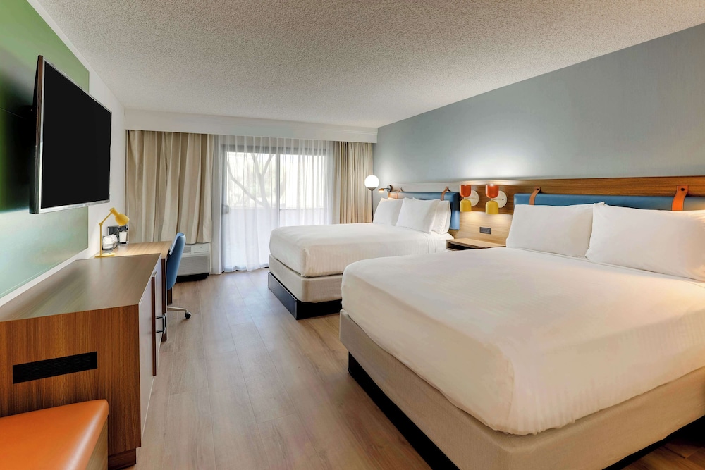 Deluxe Room, 2 Queen Beds - Photo 2