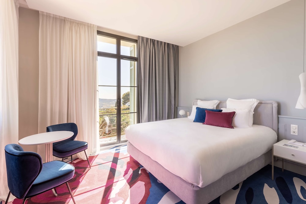 Deluxe Room, 1 King Bed, Non Smoking, Sea View (with Sofabed) - Photo 1