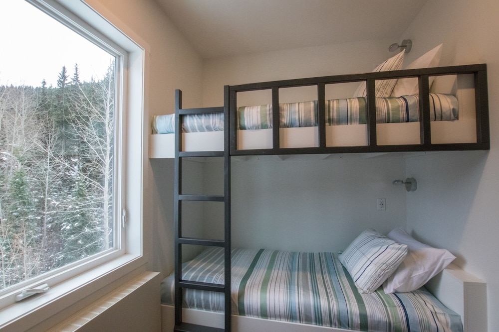 Room, 3 Bedrooms, Kitchenette photo 3