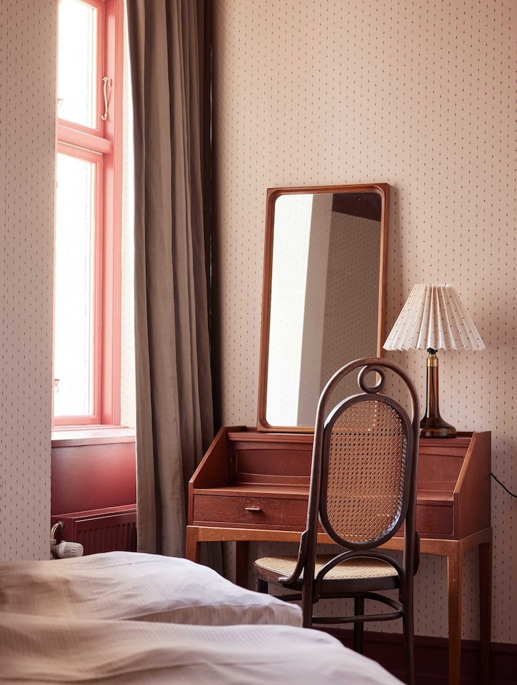 Double Room, 1 Double Bed, Shared Bathroom photo 2