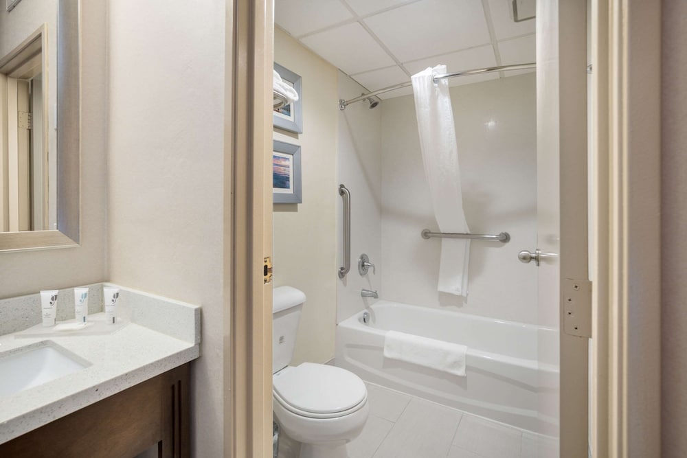 Suite, 2 Double Beds, Non Smoking - Photo 12