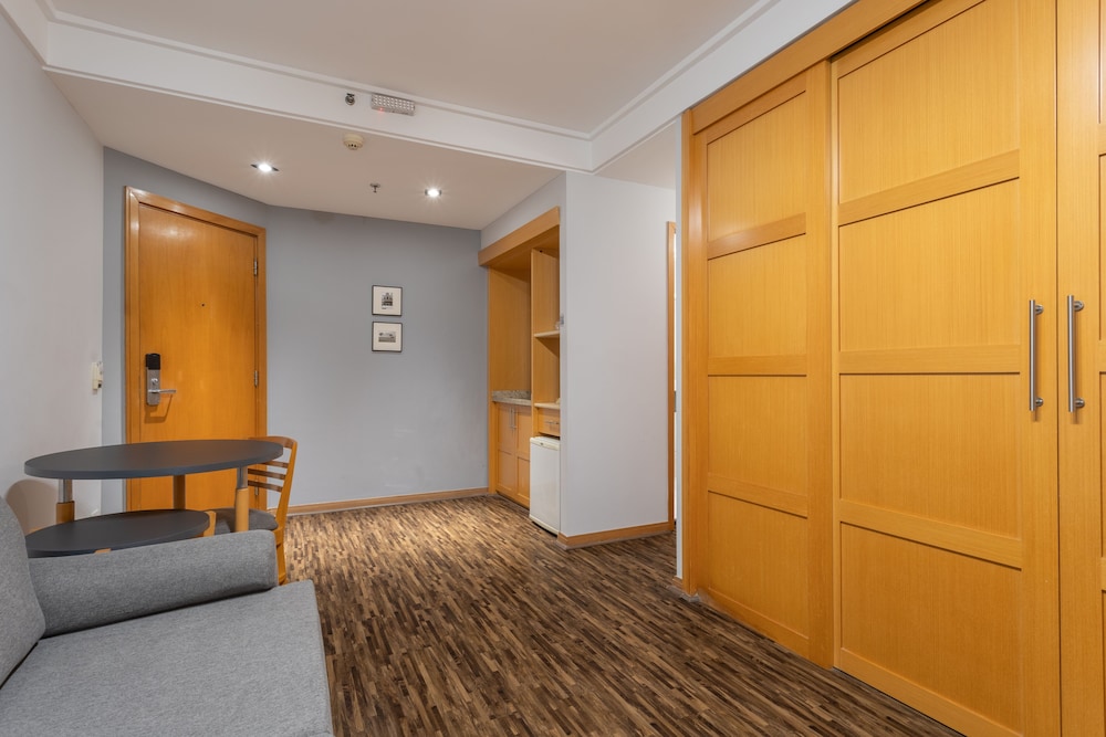 Suite, 2 Twin Beds - Photo 5