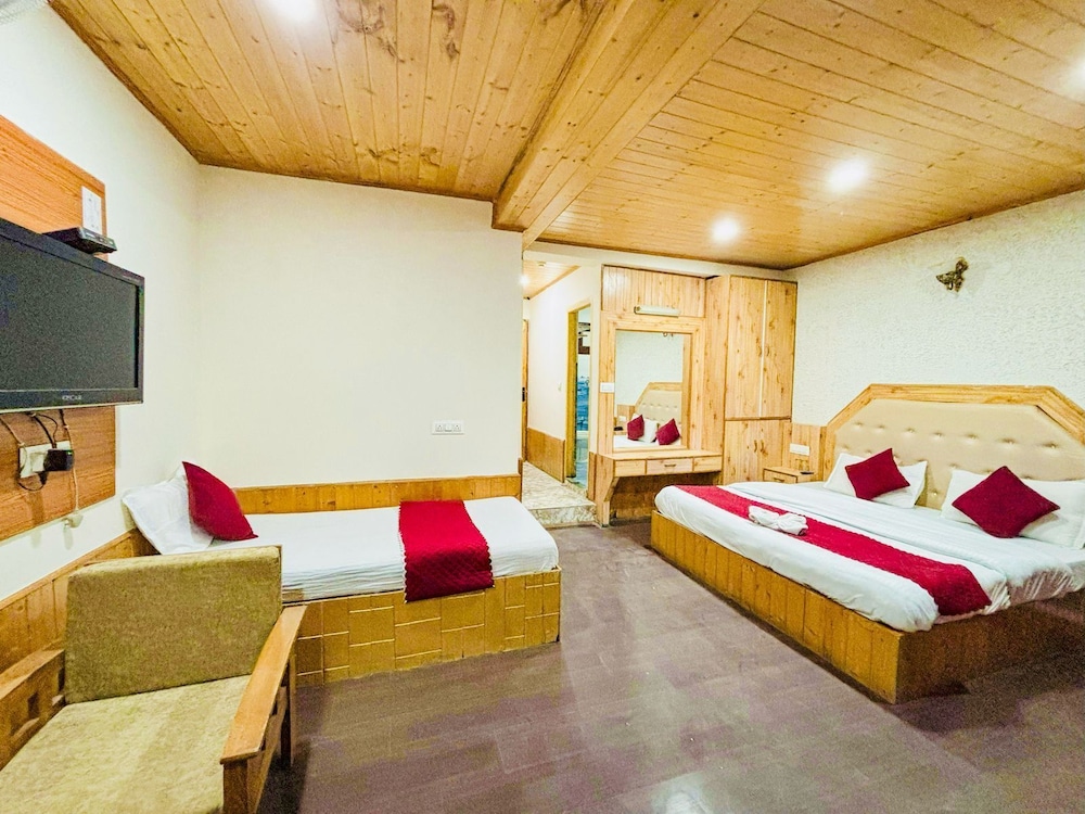 Family Studio Suite, Balcony, Mountain View
