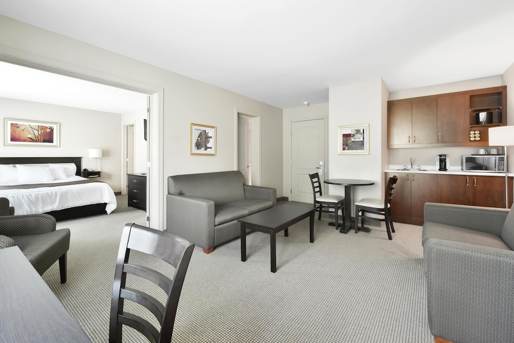 Executive Suite, 1 King Bed, Balcony, Mountain View photo 2