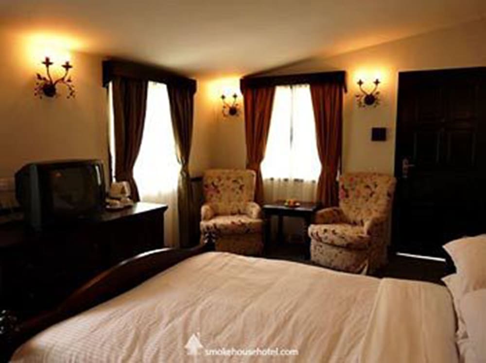 Deluxe Double Room, 1 Queen Bed, Hill View photo 3