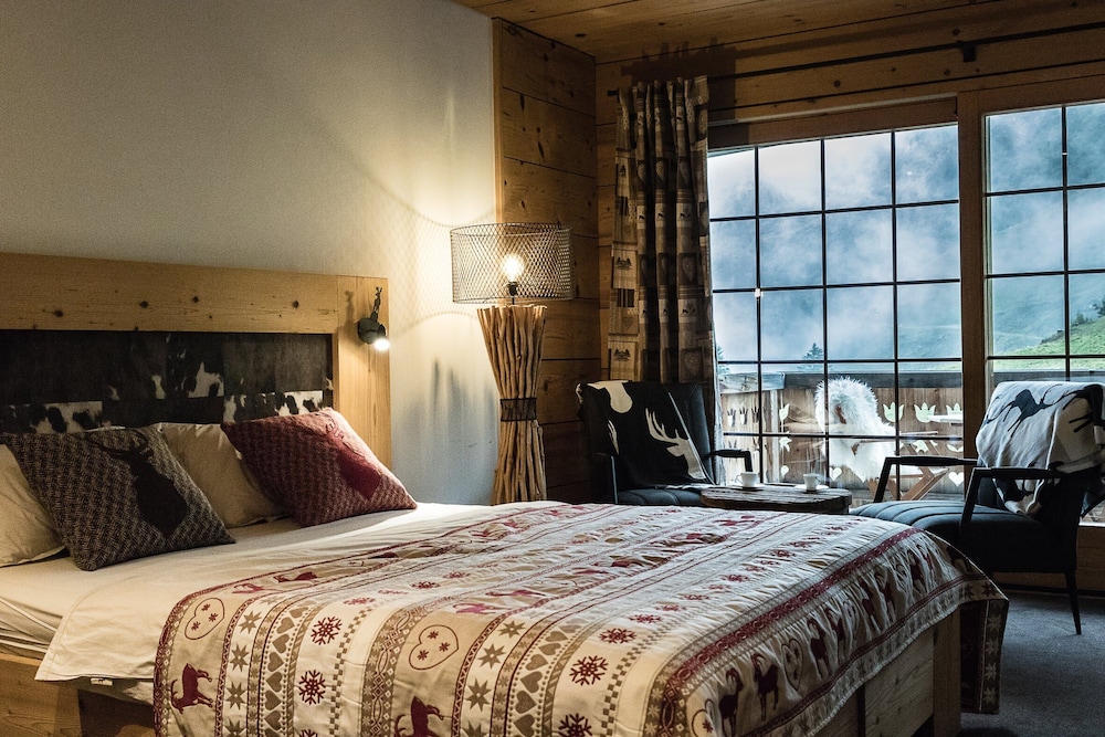 Room, 1 Double or 2 Twin Beds, Balcony, Mountain View