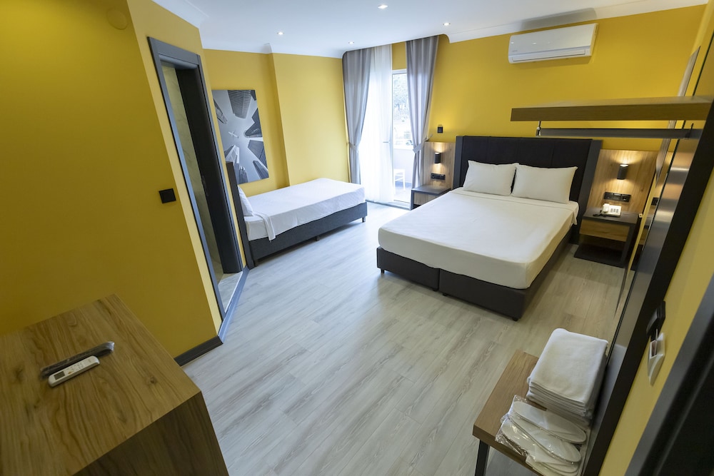 Classic Triple Room, Sea View
