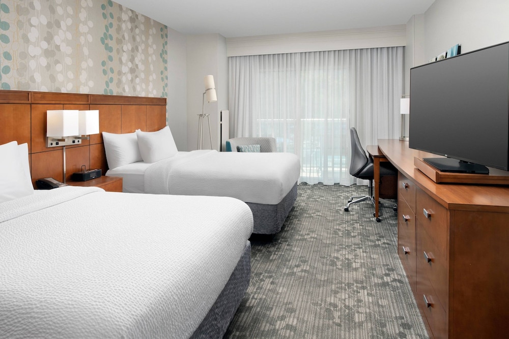 Room, 2 Queen Beds, Partial Ocean View (Balcony)