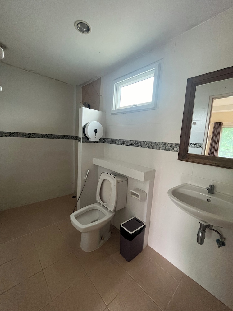 Deluxe Double Room - Photo 9