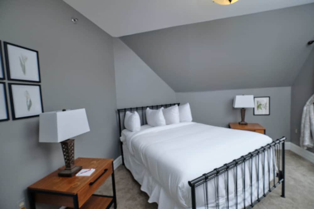 Queen Suite - Photo 6