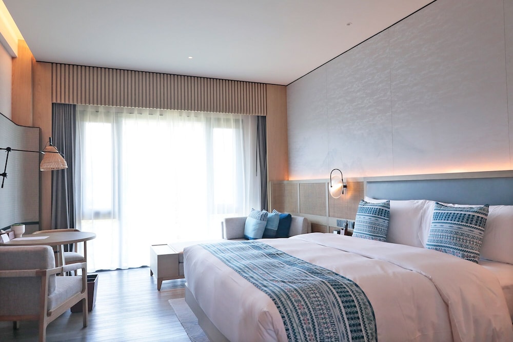 Premier Room, 1 King Bed, River View