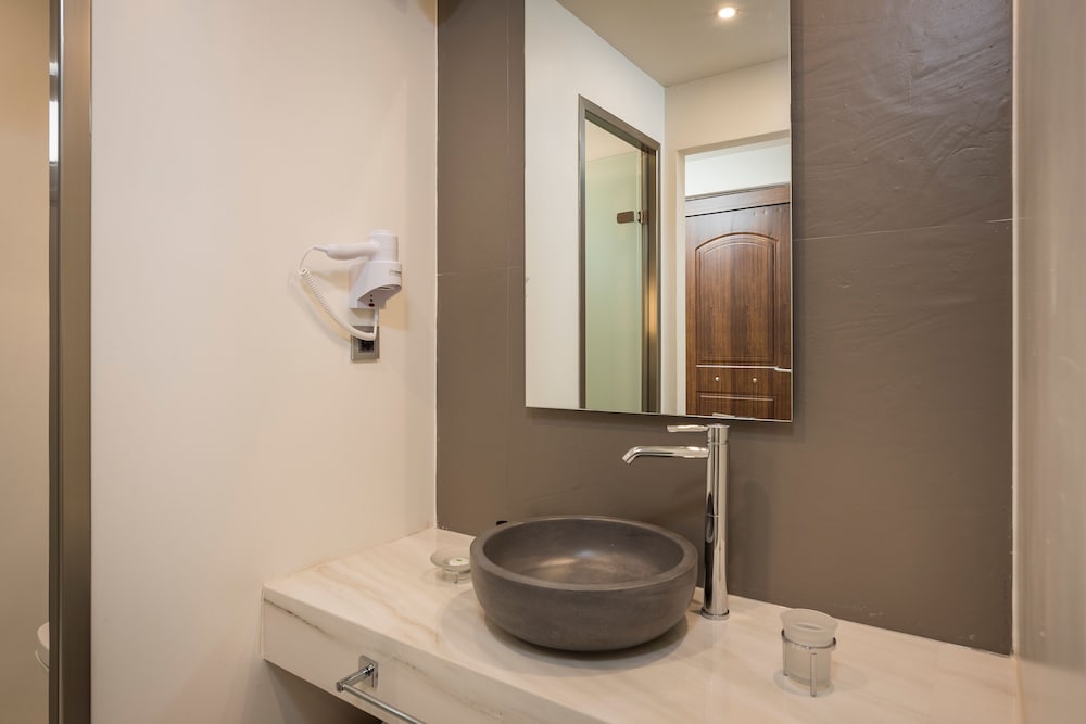 Superior Quadruple Room - Photo 8