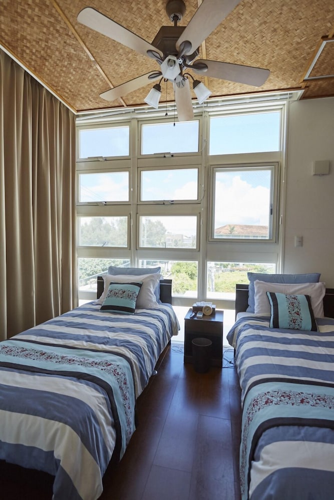 Made Ocean Front (Private Vacation Home) photo 3