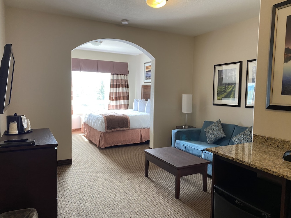 Suite, 1 King Bed, Non Smoking, Jetted Tub - Photo 7