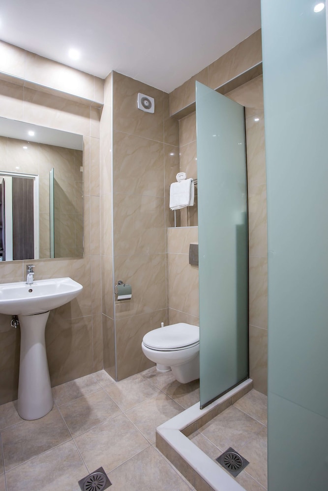 Standard Double Room - Photo 2