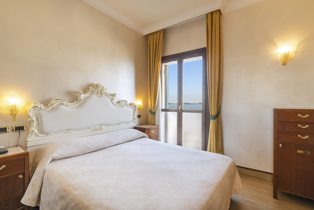 Superior Double or Twin Room, Lagoon View