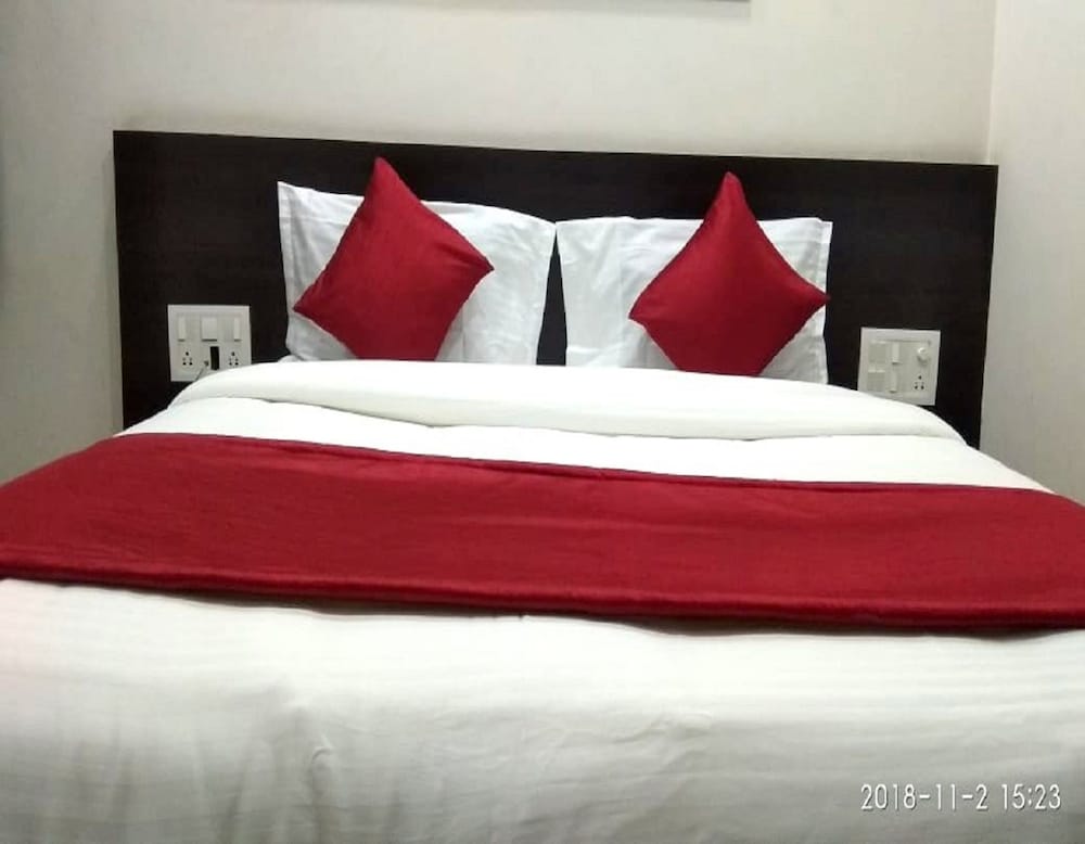 Deluxe Double Room (AC) photo 3