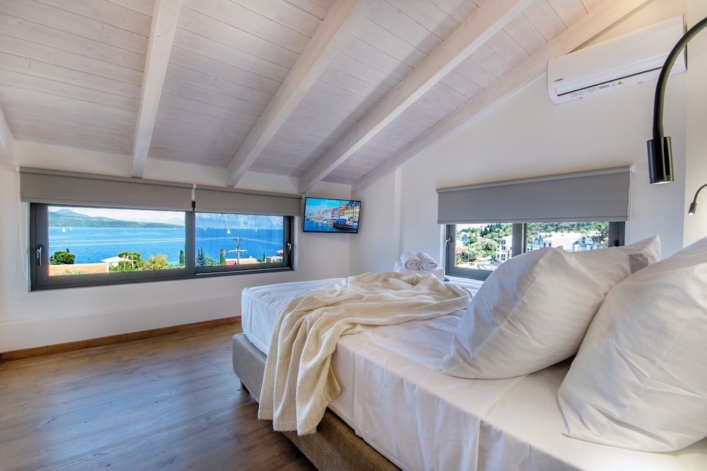 Deluxe Suite, Balcony, Sea View