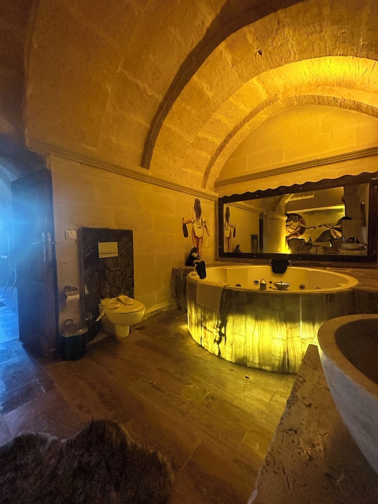 Deluxe Room - Photo 9