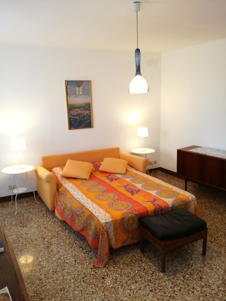 Apartment, 2 Bedrooms, Canal View photo 1