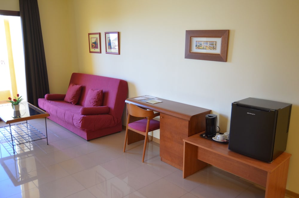 Family Room (2 adults +2 children) photo 2