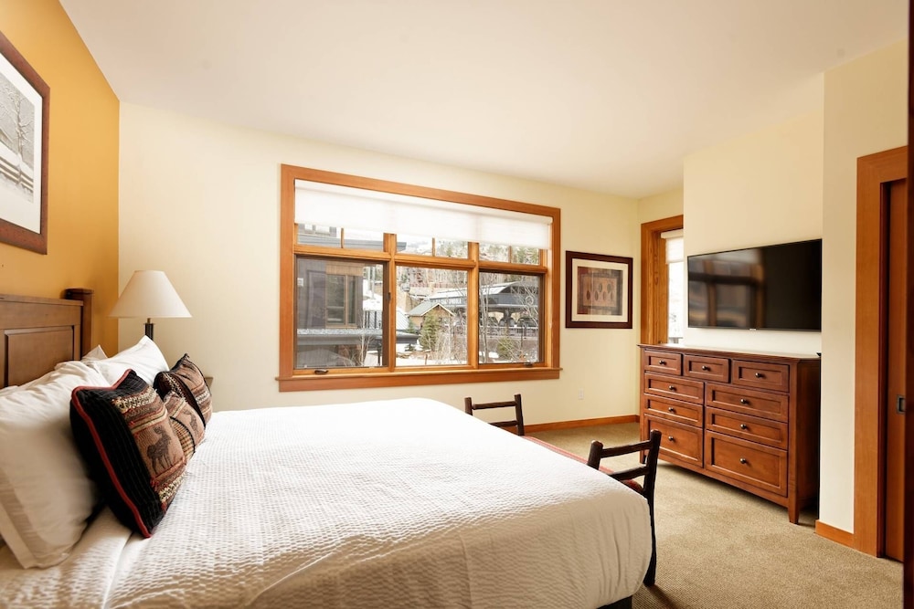 Condo (Capitol Peak 3312) photo 1