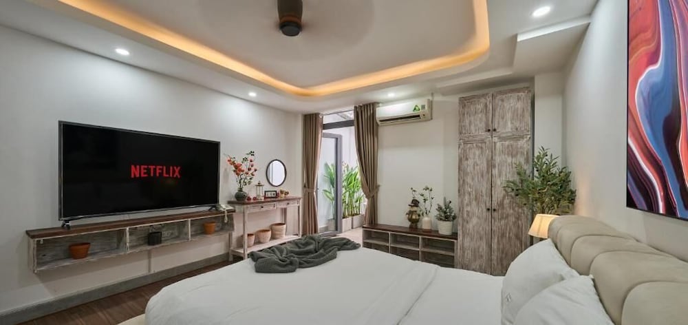 Romantic Double Room, 1 Queen Bed, Patio, Courtyard View photo 2