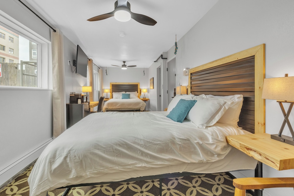 Deluxe Double Room, Multiple Beds, Non Smoking