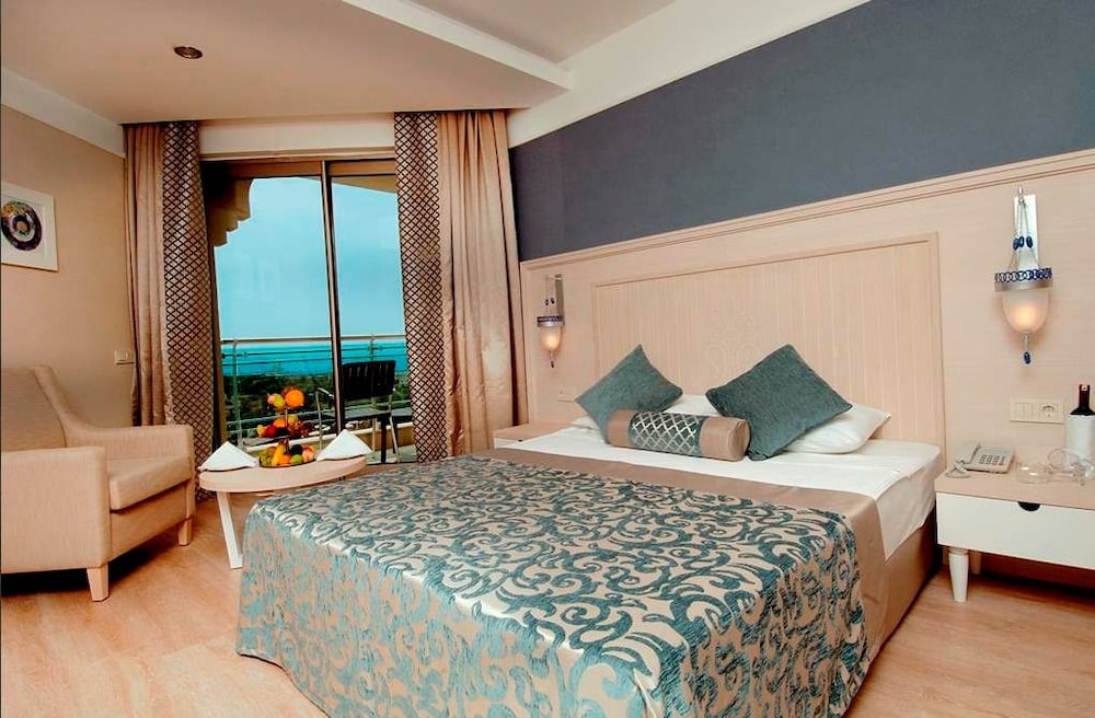 Standard Double or Twin Room, Partial Sea View photo 1