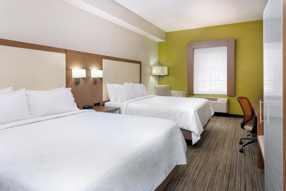 Room, 2 Queen Beds, Non Smoking - Photo 1