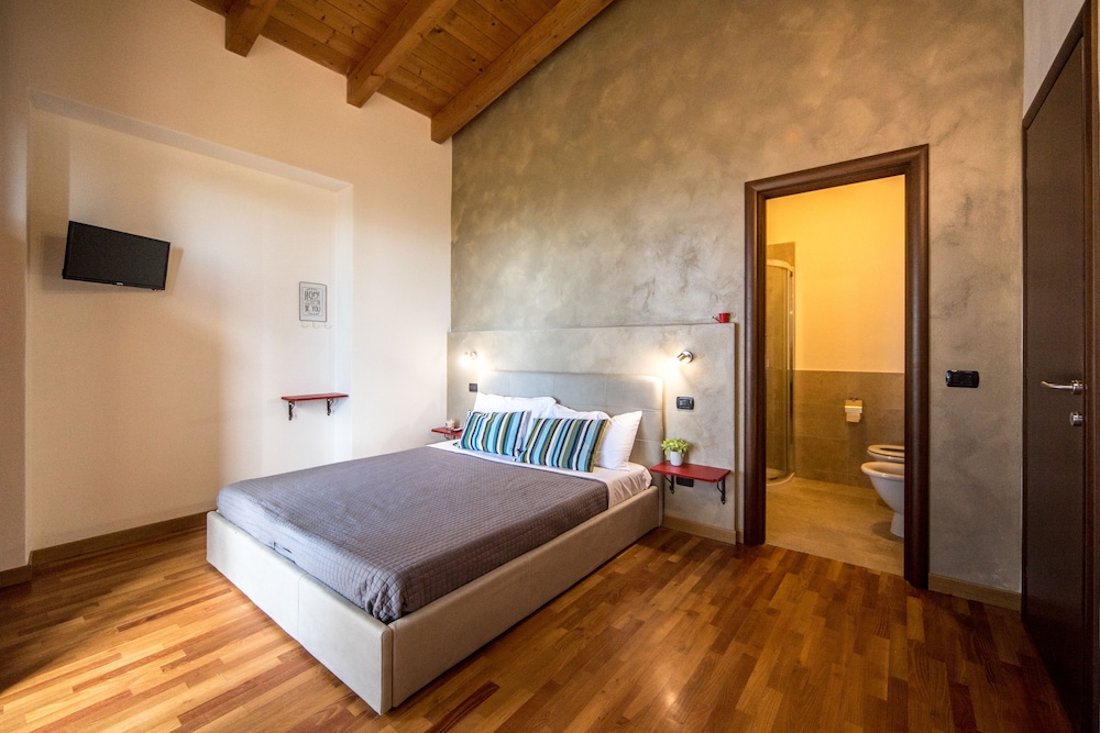 Premium Twin Room, Ensuite, Lake View (Gelsomino) photo 1