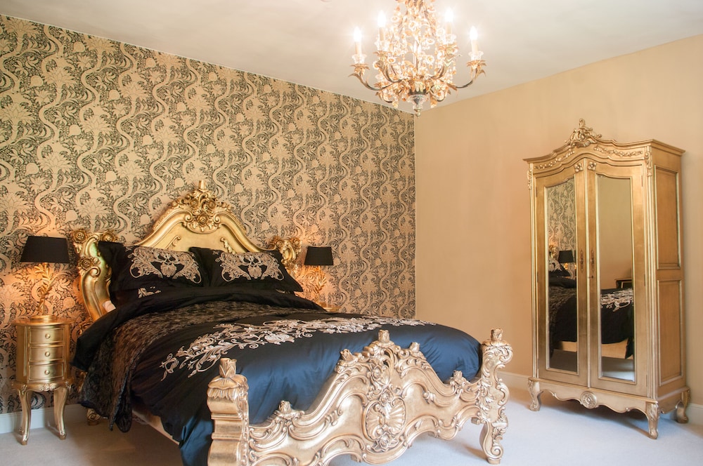 Luxury Double Room, 1 King Bed, Private Bathroom (Gold Room) photo 1