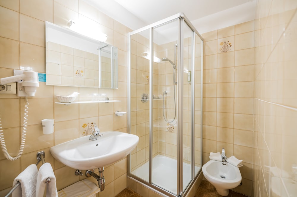 Economy Double or Twin Room photo 2