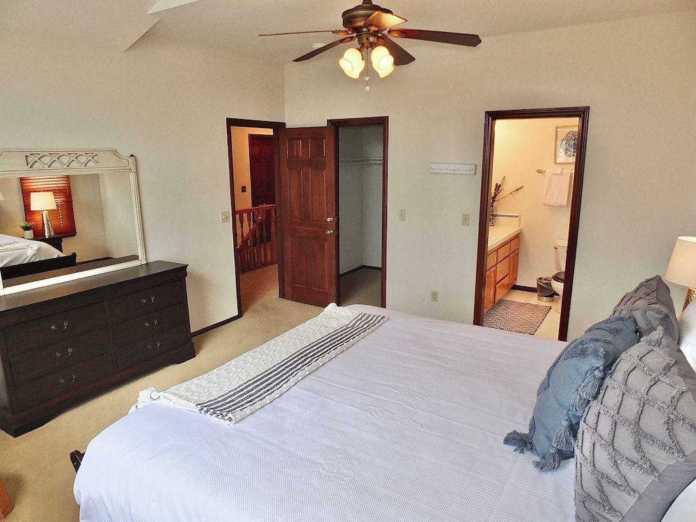 House, Multiple Beds, Patio, Garden View (Belmont Heights Retreat) photo 2