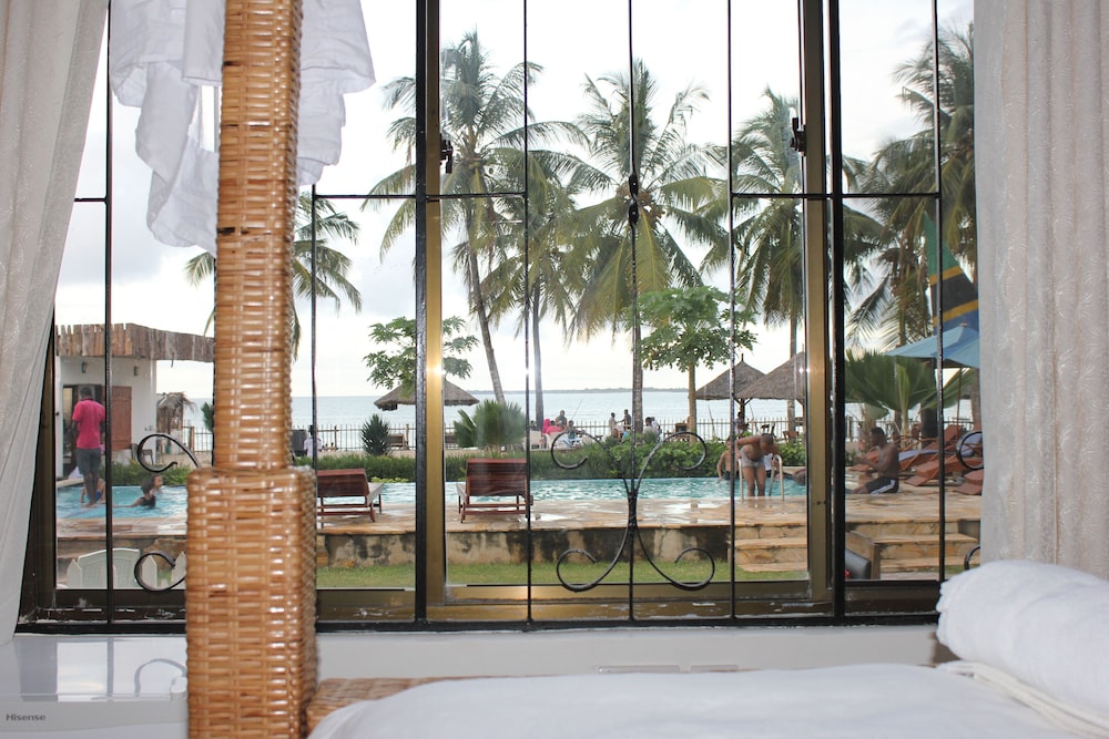 Deluxe Single Room, 1 Bedroom, Balcony, Beachside photo 2