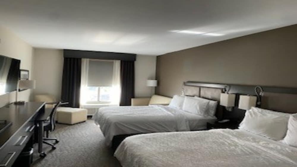 Standard Room, 2 Queen Beds, Accessible Bathtub (Communications)