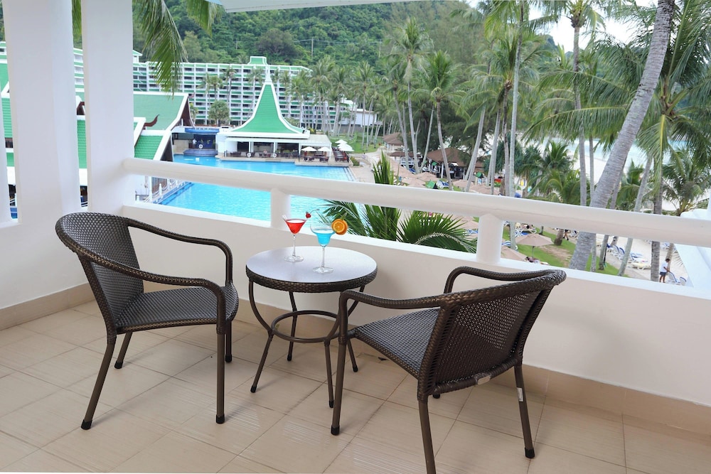 Room, 1 King Bed, Pool View - Photo 14